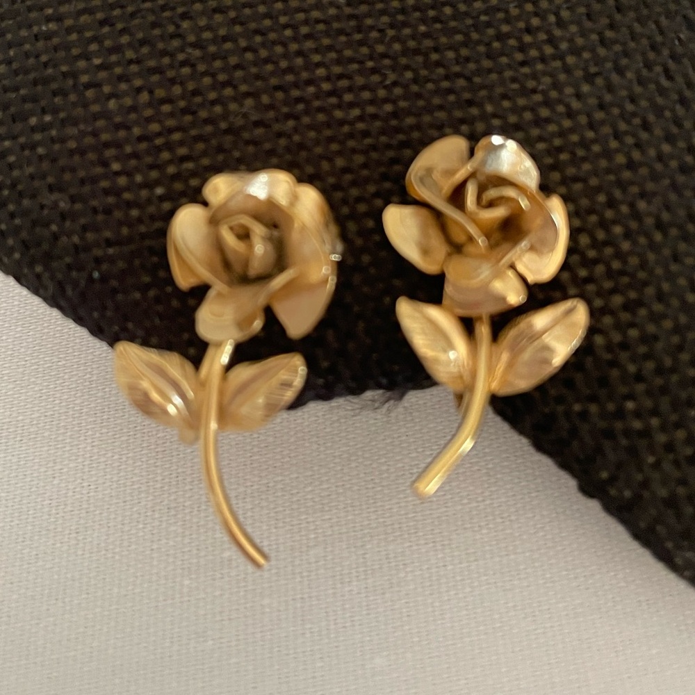 Vintage Gold Rose Clip on Earrings